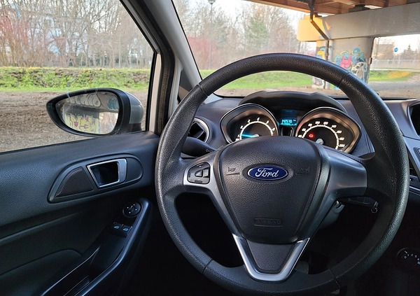 Ford Fiesta cena 27000 przebieg: 145000, rok produkcji 2014 z Warszawa małe 211